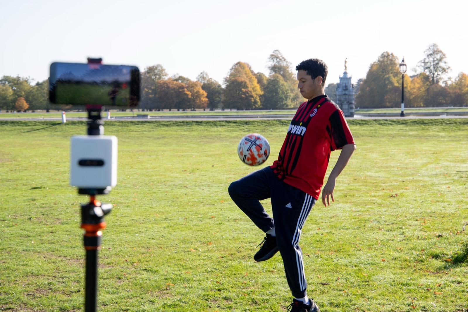 Player juggling a football while being recorded by the Pitchwise mount